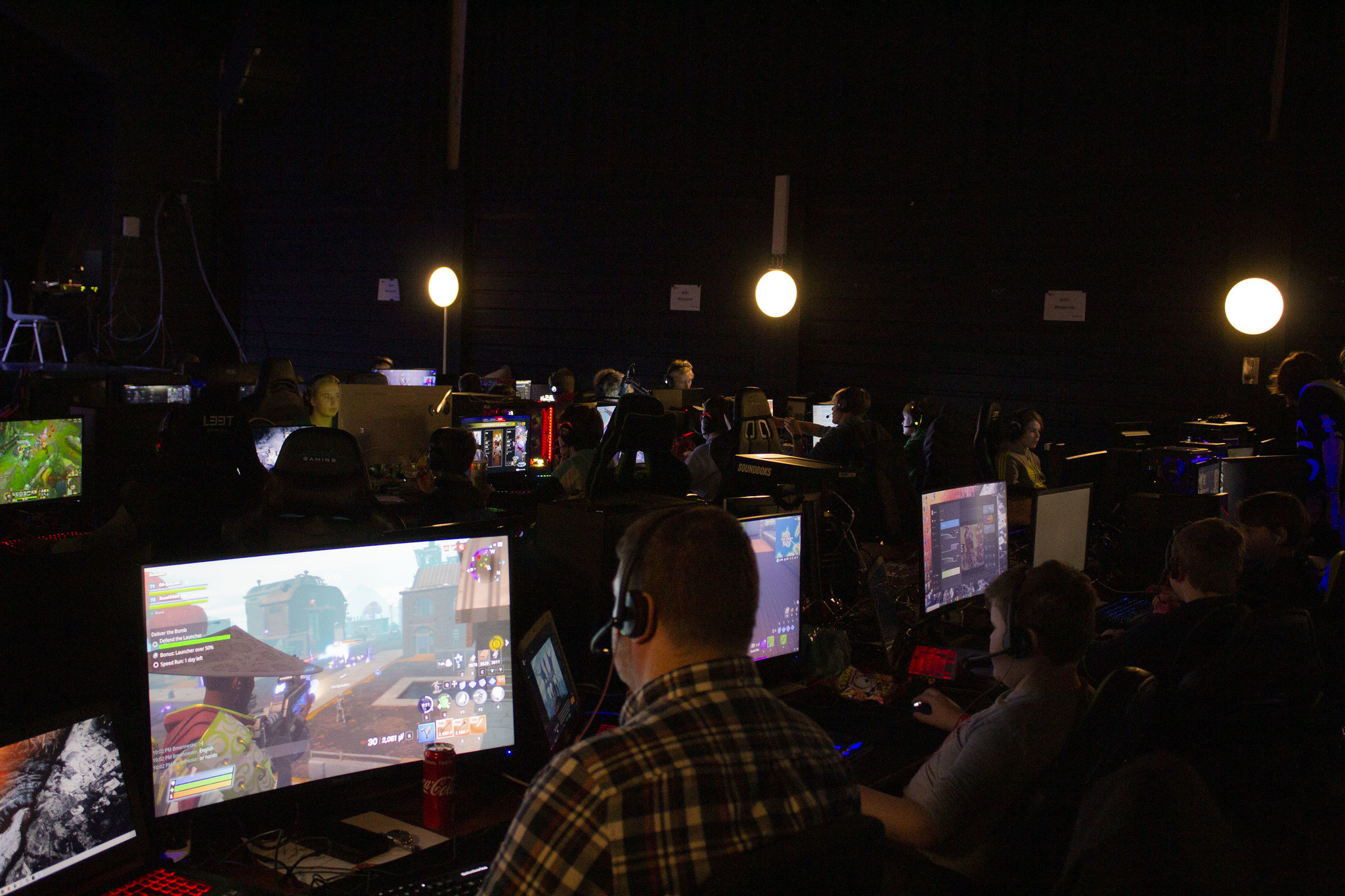 Folk som spiller og har det gøy på Venture